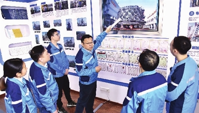 劳模风采·上海劳模｜李鹏：“核心技术必须攥在自己手里�? title=