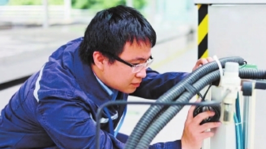 工匠汇�?023年福州工匠｜何奕星：敢碰硬的“水厂尖兵�? title=