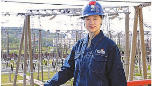 全国劳动模范曹玉兰：当之无愧的“电力医生�? title=