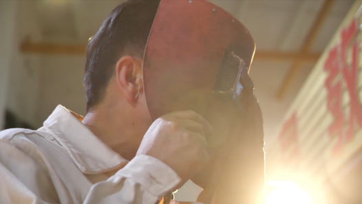 匠人匠心·大国工匠丨卢仁峰：“独臂焊侠�? title=