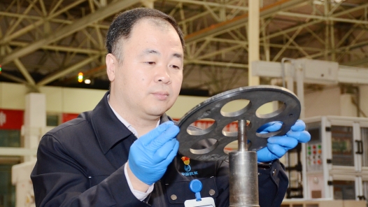 工匠汇�?022年龙江工匠｜陈玉宝：“繁花似锦”的焊接生涯