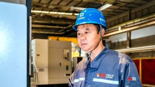 劳模风采·全国五一劳动奖章｜管益辉：为高铁安装国产“膝盖�? title=