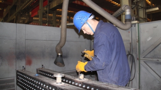 劳模风采·哈尔滨劳模｜程磊：火花飞出精�?#32;弧光闪耀人生