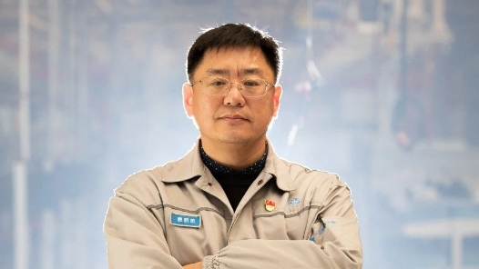 劳模风采·全国劳模｜鹿新弟：他的梦想是成为一名“柴油机医生�? title=