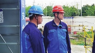 劳模风采·2021年上海市五一劳动奖章｜曹峥：把汗水洒在乡村振兴的泥土�? title=