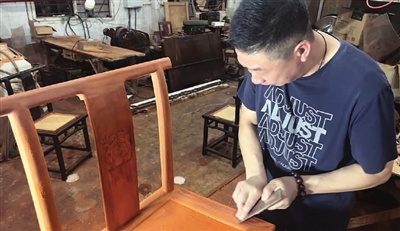 劳模风采·2021年上海市五一劳动奖章｜蒋晓东：以木为�?#32;与木作伴