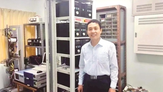 劳模风采·2023年全国五一劳动奖章｜贾宏杰：在电力能源领域积极探索的教�? title=