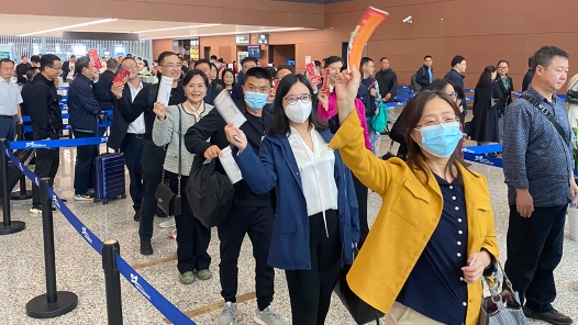 各代表团陆续启程进京出席中国工会十八�? title=
