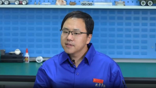 亲历·喜迎工会十八大特别节目·对话劳模：我这五年 | “新八级工”马小光：“智”造大国重�? title=