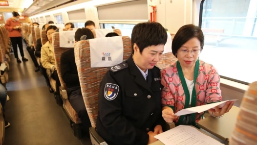 中国工会十八大河北代表：肩负使命赴盛�?#32;奋斗逐梦新征�? title=