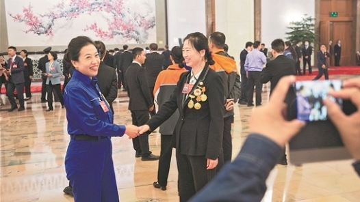 劳模间的邀�? title=
