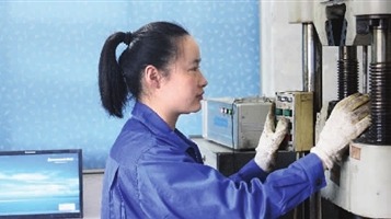 劳模风采·2021年全国五一劳动奖章｜张培丽：钢管行业里的“研发达人�? title=