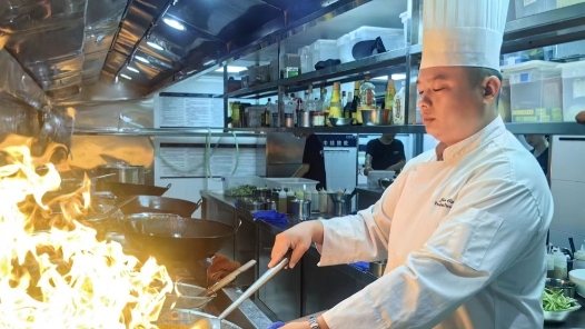 劳模风采·2023年海南省五一劳动奖章 | 蔡青松：创新研发数十道琼�?#32;盼琼菜出“深闺”扬名四�? title=