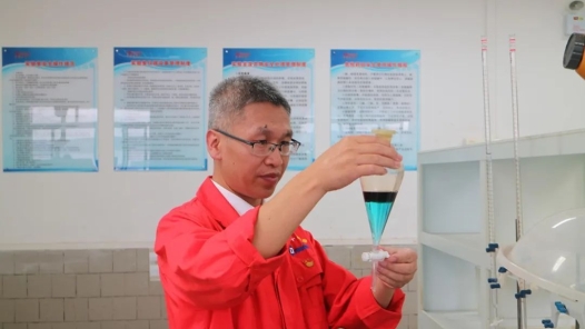 工匠汇·第七届南粤工匠 | 张伟：一年白头，他高效萃取出“芯片的粮食�? title=