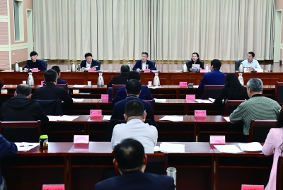 河北省总工会学习贯彻习近平总书记重要讲话精神和中国工会十八大精�? title=