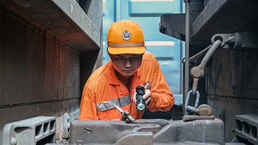劳模风采·2023年江西省五一劳动奖章 | 周启能：�?5后”新晋检车工长的蜕变