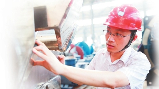 工匠汇·第三届“靖江工匠”｜高锐：登上离心机的“智高点�? title=