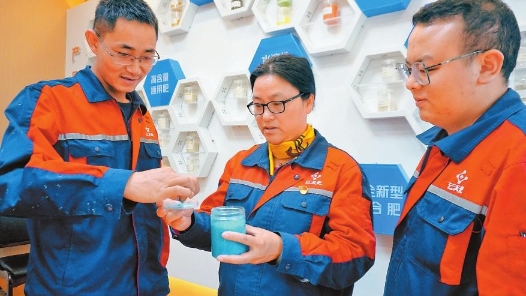 劳模风采·2016年全国五一劳动奖章 | 冯伟珍：敢闯敢拼的“铁娘子�? title=