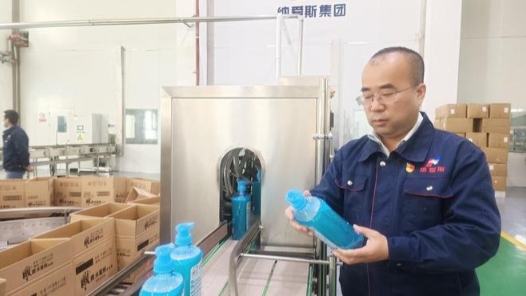 劳模风采·2022年全国五一劳动奖章 | 李新潼：匠心铸就梦想 技能点亮人�? title=