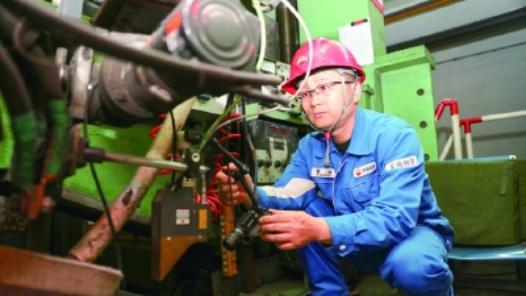 工匠汇�?022年“三秦工匠”｜雷浩：焊光中的匠心独�? title=