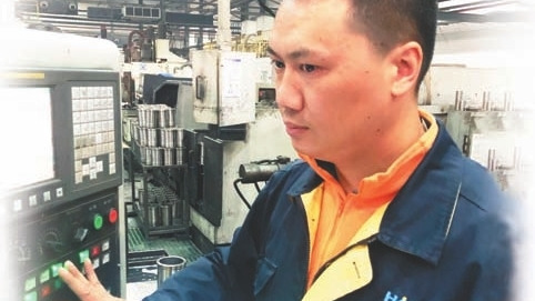 劳模风采·2021年江苏劳模｜曾惠敏：车间里走出的研发“专家�? title=