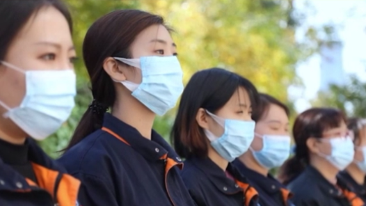 2023最班组�?8 在奋斗中绽放芳华的电化玫�? title=