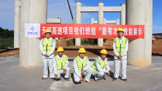 2023最班组�?1 我们班组最有才——吊车叠罗汉