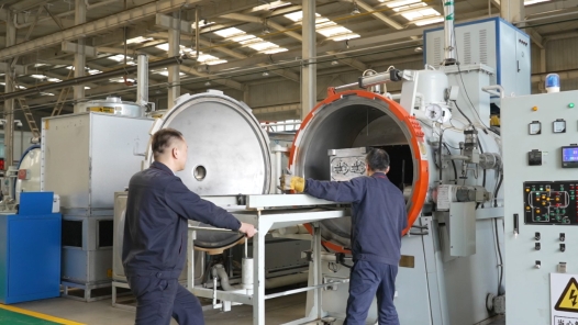 2023最班组�?2 能工巧匠筑高�?#32;精益求精解难�? title=