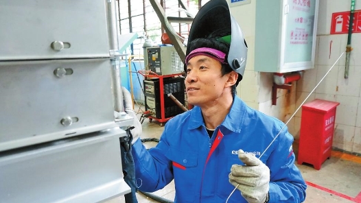 劳模风采·2023年云南省五一劳动奖章｜钟腾清：精益求�?#32;“焊”就匠心