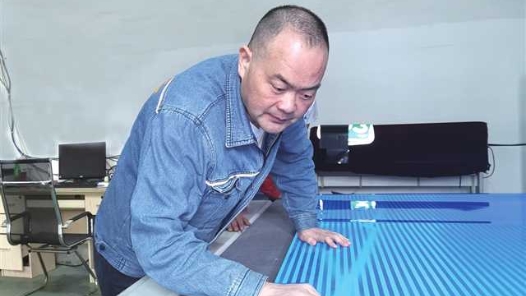 劳模风采·2023年重庆五一劳动奖章 | 袁飞�?4年专注道路交通建设和安全