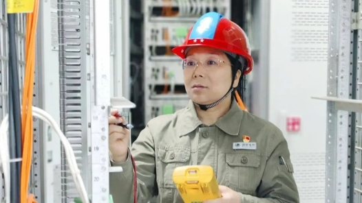 工匠汇�?023年荆楚工匠｜黄瑶玲：直流“铁娘子�?#32;守护“中国芯�? title=