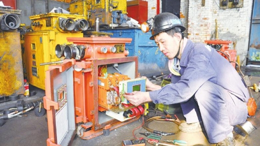 劳模风采·2019年河南省五一劳动奖章｜卜连庆：“大工匠”背后的“小秘密�? title=