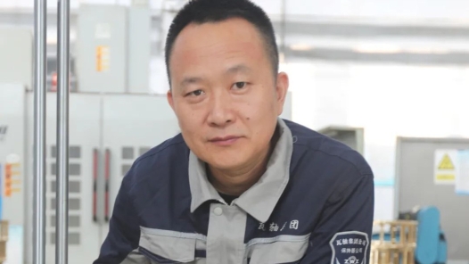 劳模风采·2019年辽宁五一劳动奖章 | 曲臣：“偷艺”五师傅成一线“刀客�? title=