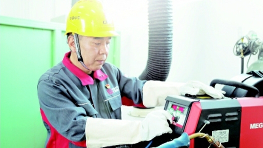 工匠汇�?022年三晋工匠｜齐晓刚：用焊弧“绣制”无缝天衣的金蓝�? title=