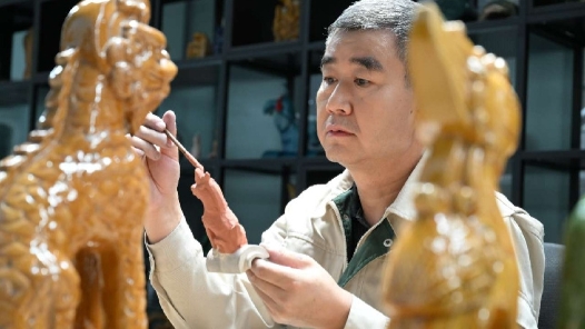 工匠汇·第三届北京大工匠｜赵长安：让琉璃浴火重�? title=