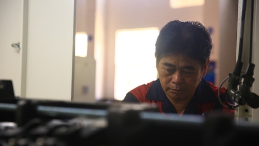 工匠汇·第一批中国纺织大工匠｜“经编工匠”——郑依福