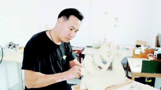 工匠汇�?022年三晋工匠｜韩瑞来：唤醒“金钱奇石”璀璨神韵的创意大师