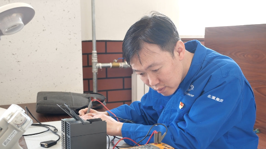 匠人匠心·内蒙古自治区第七届“北疆工匠”｜陈亮：“工匠之师”热盼“技能报国�? title=