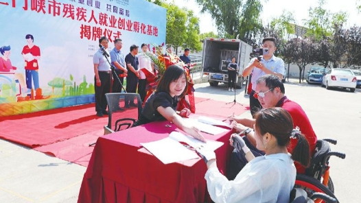 劳模风采·郑州市劳动模范｜刘金晶：以爱为帆 助残疾人梦想起航