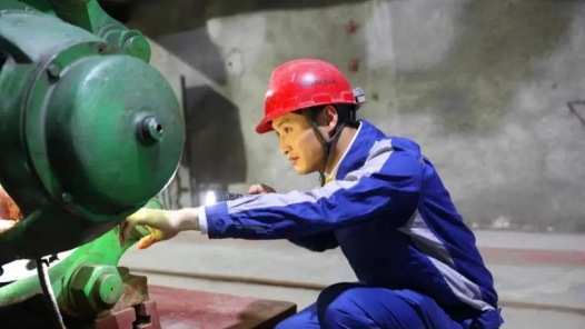 劳模风采·2022年安徽劳模｜许成满：扎根矿山十余�?#32;深入一线解难题