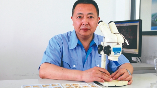 劳模风采·全国劳动模范｜李家琦：在方寸间雕刻时�? title=