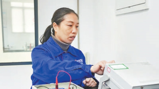 劳模风采·2021年全国五一劳动奖章｜李艳：精准切削 细致检�? title=