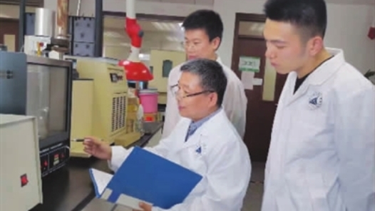 劳模风采·2021年全国五一劳动奖章｜刘金涛：甘做国防科研领域的“无名者�? title=