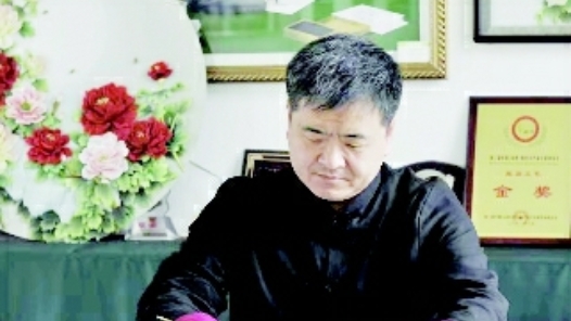工匠汇�?022年三晋工匠｜闫向军：努力把长治堆锦技艺发扬光�? title=