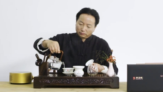 工匠汇�?023安徽工匠年度人物｜王昶：续写一片叶子的“祁”迹