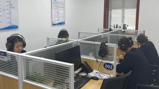 暖心相伴 12351陕西省总工会服务职工热�?4小时服务�? title=