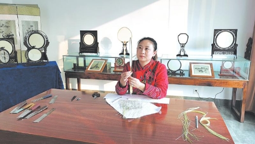 工匠汇�?#32;第四届“四川工匠�?#32;| 龚倩：骨子里的热爱让她和龚扇密不可�? title=