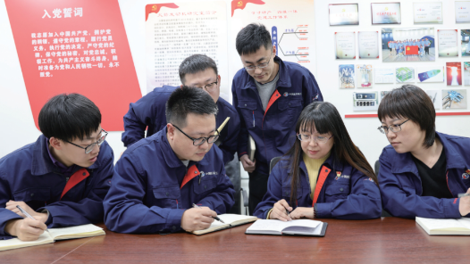 劳模风采·2023年全国五一劳动奖章｜廉彬：一路繁花一路歌 逐梦航天飞星�? title=