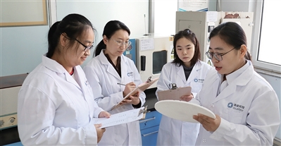 劳模风采·2023年河北省五一劳动奖章 | 贾双双：让重装支座变灵动的“女汉子�? title=