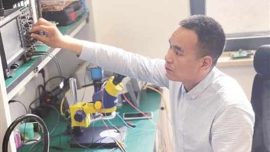 劳模风采·2023年首都劳动奖章｜张术华：用精湛技术助力智能交通发�? title=